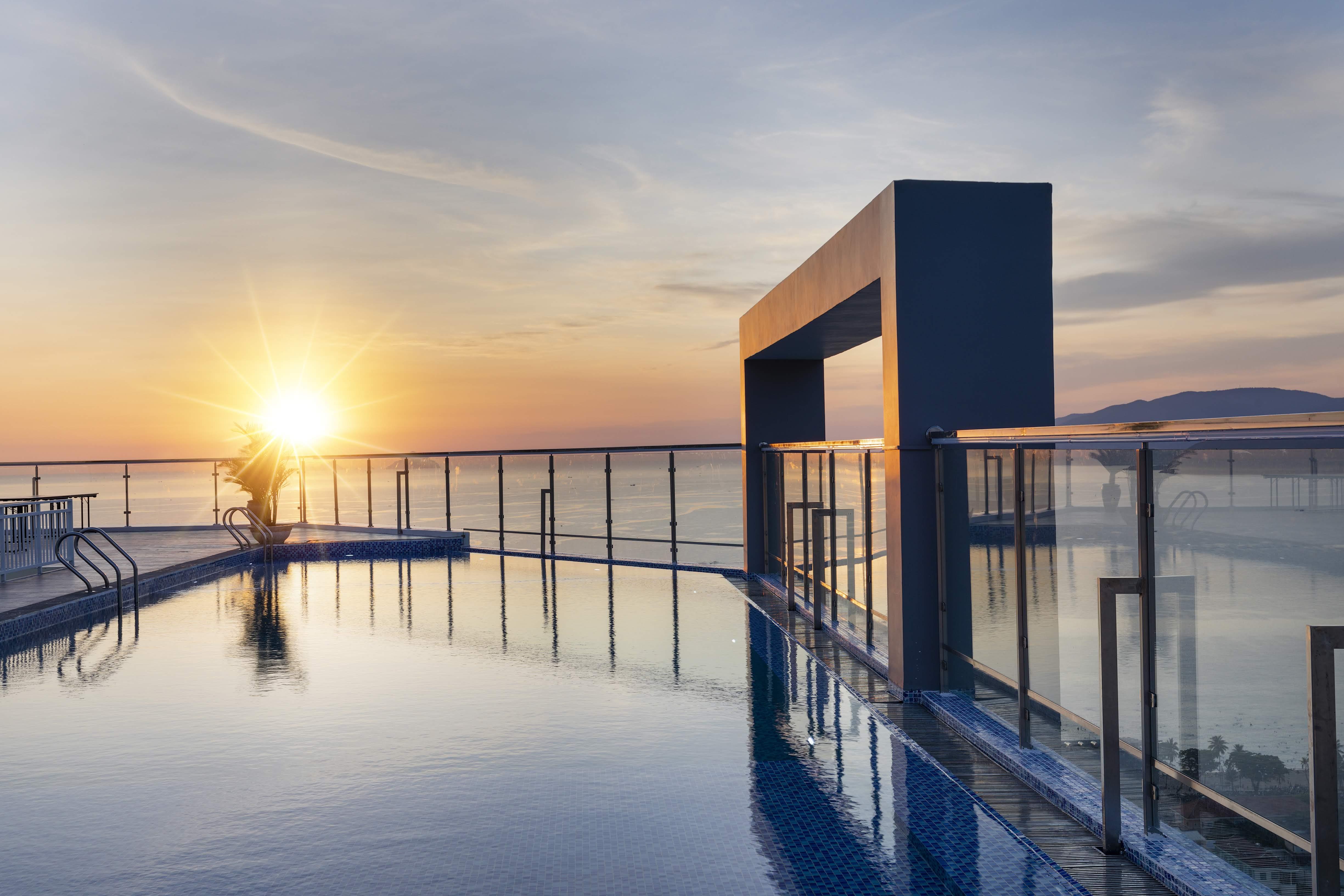 Dqua Hotel На Транг Екстериор снимка