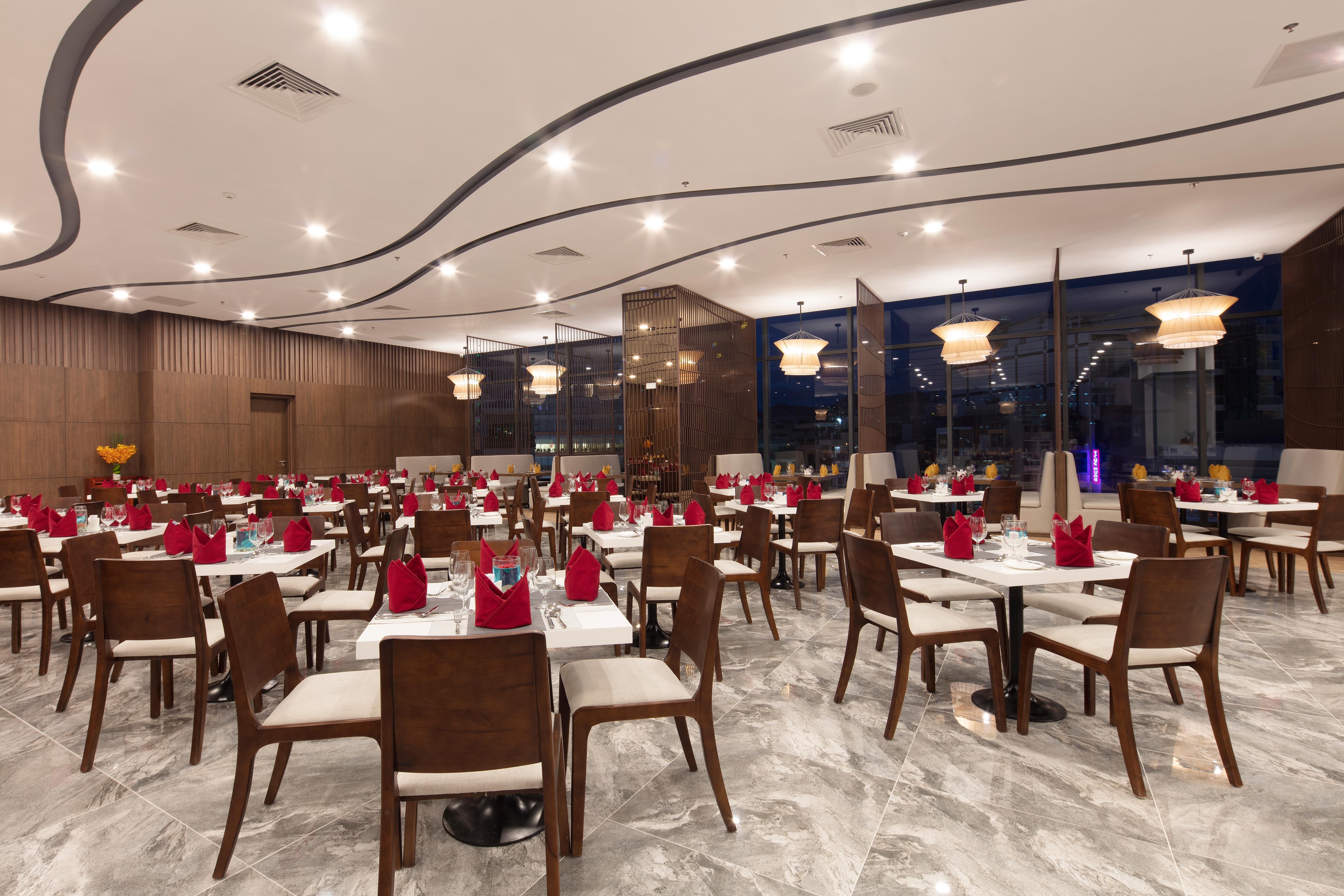 Dqua Hotel На Транг Екстериор снимка